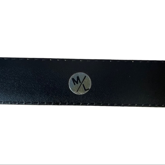 Olive green suede belt with western flare, gold hardware & rhinestones, Vintage - Picture 4 of 11